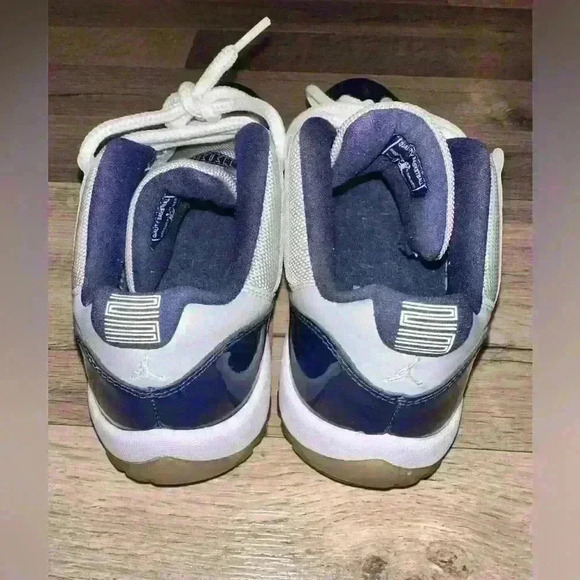 Air Jordan 11 Retro OG  georgetown size 8  no box worn preowned 100% authentic - Picture 4 of 5